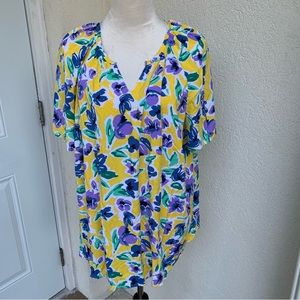 DENIM & CO. Plus size top. Yellow, purple & green flowers. V- neck.